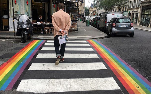 Paris-les-passages-piétons-arc-en-ciel-vandalisés